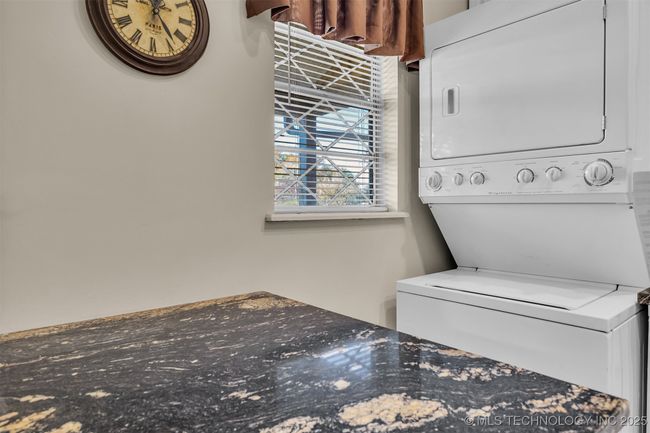 in unit washer and dryer | Image 9