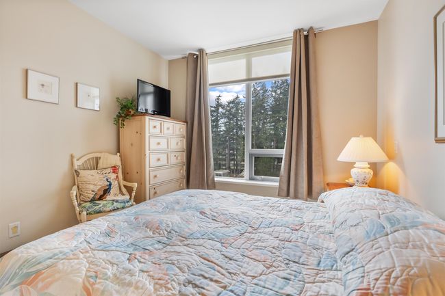 View of bedroom | Image 12