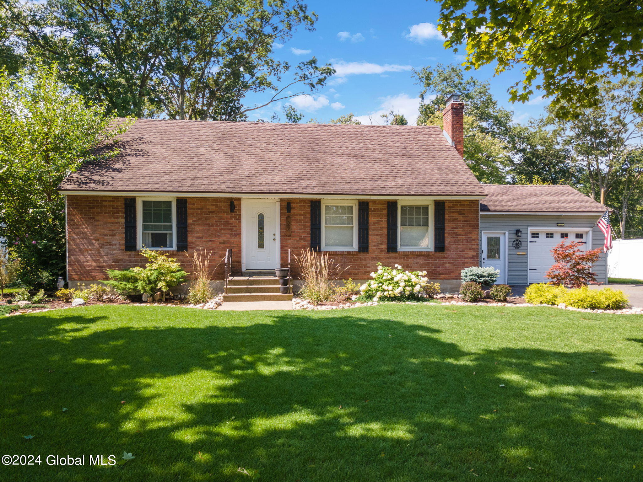 Merritt Dr, Schenectady, NY 12306