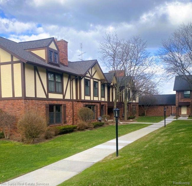 APT-10 - 1750 Vernier Rd, Condo with 2 bedrooms, 2 bathrooms and null parking in Grosse Pointe Woods MI | Image 15