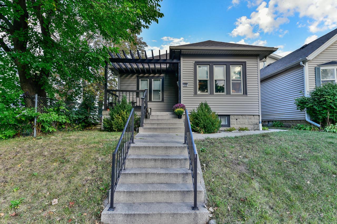 73rd St, Milwaukee, WI 53214