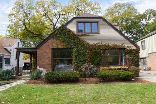 736 S Ashland Ave, La Grange, IL, 60525-2815 | Card Image