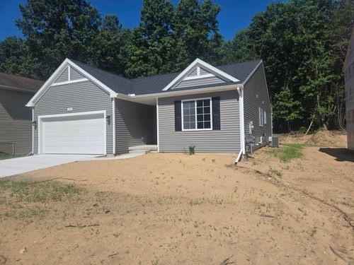 1205 Cedarwood Dr, Greenville, MI, 48838-2632 | Card Image