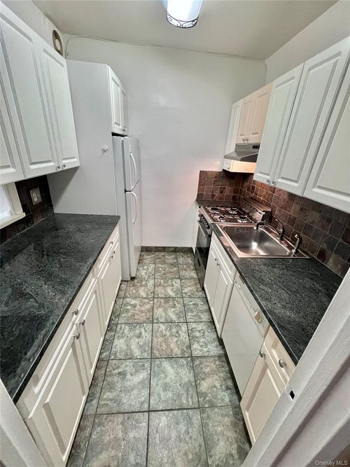 1m-162-01 Powells Cove Blvd, Whitestone, NY, 11357 | Card Image