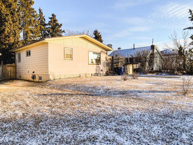4407 47 Street, Home with 3 bedrooms, 1 bathrooms and 2 parking in Spirit River AB | Image 2