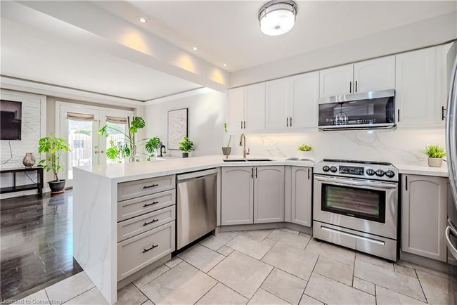 54 Geranium Av, Townhouse with 3 bedrooms, 4 bathrooms and 2 parking in Hannon ON | Image 9