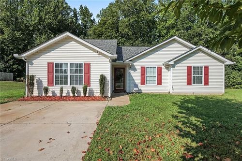 607 Whistling Swan Dr, Greensboro, NC, 27455-1531 | Card Image