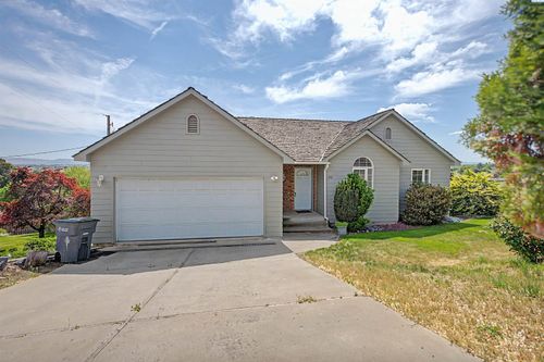 313 Peach Ave, Sunnyside, WA, 98944 | Card Image