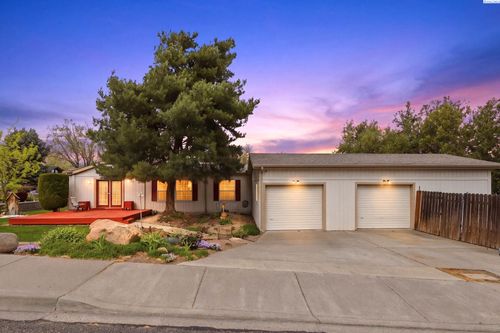 1817 S Ione St, Kennewick, WA, 99337-4120 | Card Image