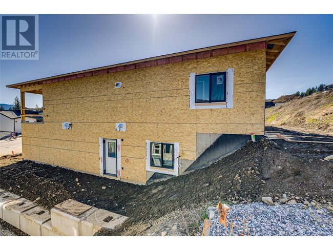 2736 Cedar Ridge St, House other with 6 bedrooms, 3 bathrooms and 4 parking in Lumby BC | Image 8
