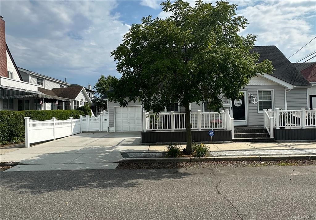 Walnut St, Long Beach, NY 11561