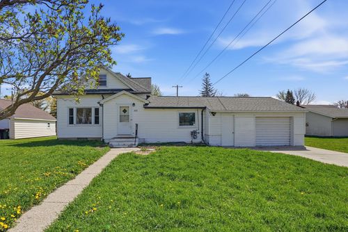 302 Division St, Gaylord, MN, 55334-2404 | Card Image