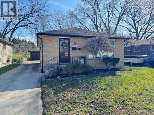 1595 Sun Valley Dr, Windsor, ON, N9C3R1 | Card Image