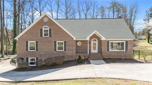 140 Milnor Pl, Winston Salem, NC, 27104-1836 | Card Image