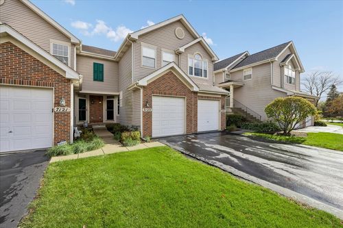 7123-7123 Westwood Dr, Carpentersville, IL, 60110-3268 | Card Image