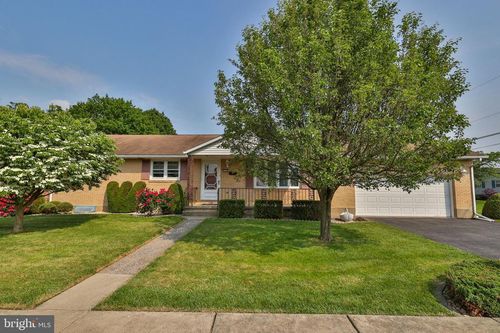 4385 Jay St, Whitehall, PA, 18052-1537 | Card Image