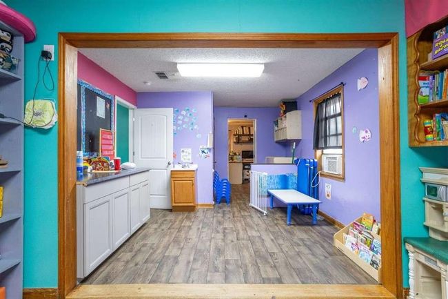 402 W Converse St, House other with 5 bedrooms, 1 bathrooms and null parking in Weimar TX | Image 19