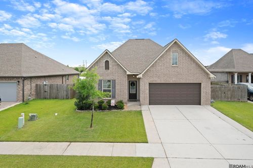 6210 Soaring Dr, Gonzales, LA, 70737-8641 | Card Image