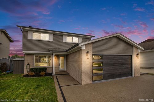 37762 Huron Pointe Dr, Harrison Twp, MI, 48045-2825 | Card Image