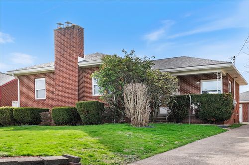 224 Eastern Dr, Lower Burrell, PA, 15068-3236 | Card Image