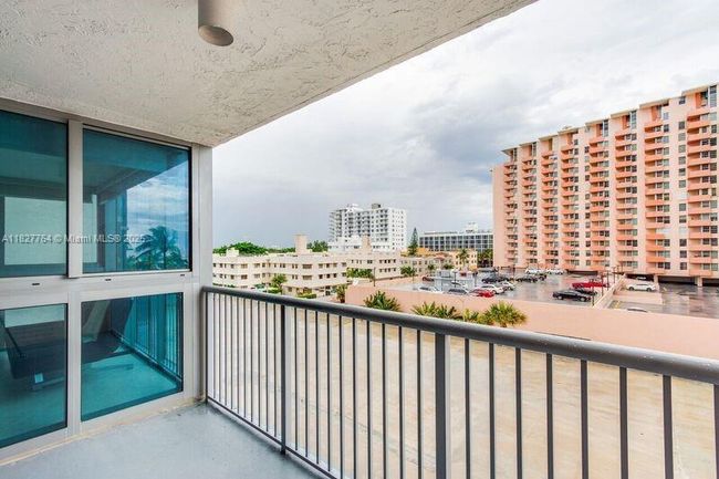 APT-605 - 2655 Collins Ave, Condo with 2 bedrooms, 2 bathrooms and null parking in Miami Beach FL | Image 13