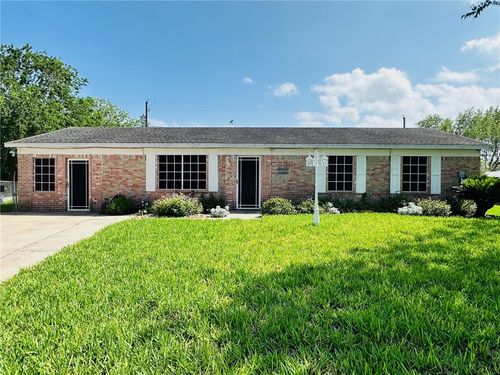 1002 Gillette St, Kingsville, TX, 78363-4117 | Card Image