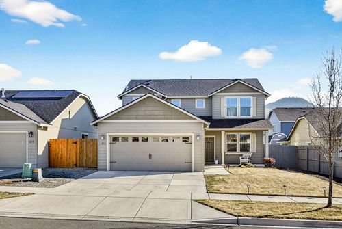 3232 Mccloud St, Medford, OR, 97504-4223 | Card Image