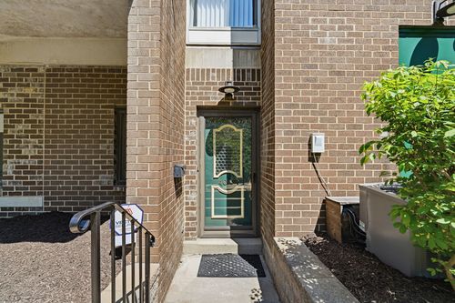 4007 Charlemagne Cir, Pittsburgh, PA, 15237-2917 | Card Image
