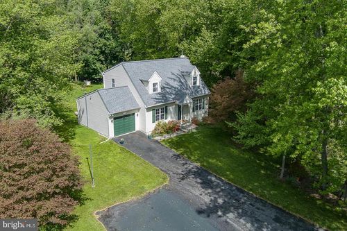 101 Clearfield Ln, E Fallowfield, PA, 19320-4327 | Card Image