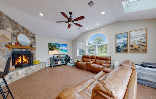 44 Roe Ave, Cornwall On Hudson, NY, 12520-1440 | Card Image