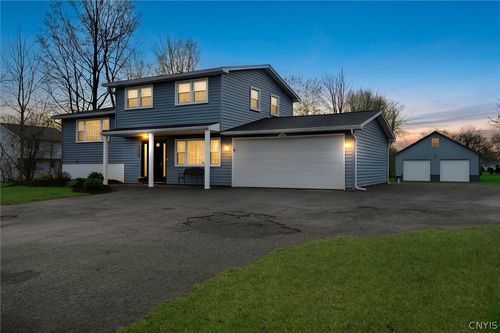 8305 Sandra Ave, Cicero, NY, 13039-8807 | Card Image