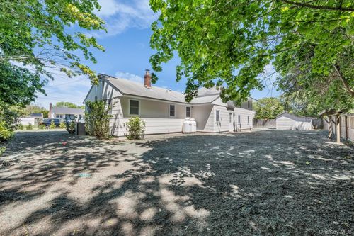 8 N Westbury Rd, Hampton Bays, NY, 11946-2692 | Card Image