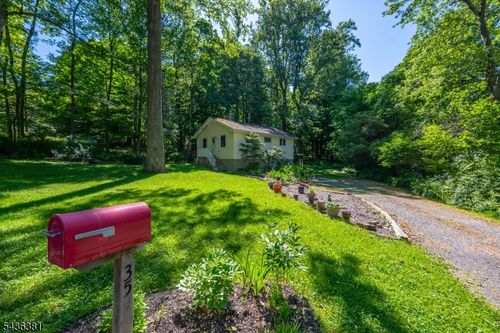 35 Windy Bush Ln, Sparta, NJ, 07871-2523 | Card Image