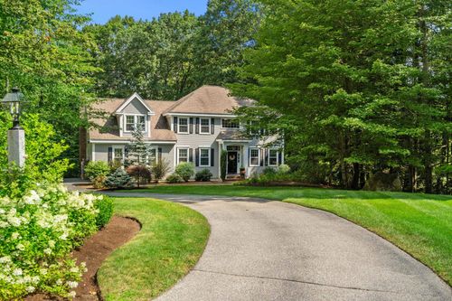 9 Cherry Ln, Bedford, NH, 03110-4339 | Card Image