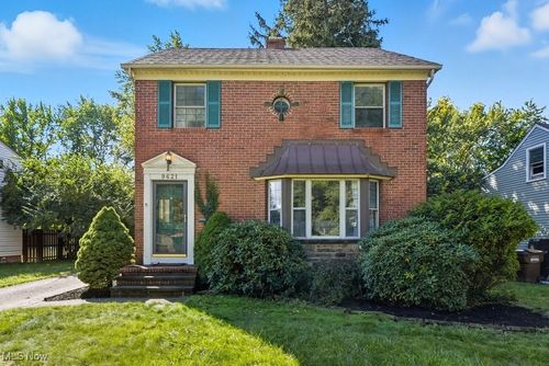 9621 Elsmere Dr, Parma, OH, 44130-1626 | Card Image