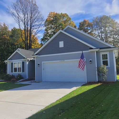 W197N16648 Ridgeway Dr, Jackson, WI, 53037-1224 | Card Image