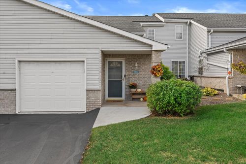 3482 W Sycamore St, Franklin, WI, 53132-8370 | Card Image