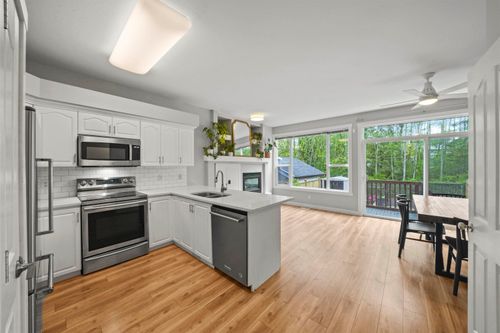 24369 101 Ave, Maple Ridge, BC, V2W1W8 | Card Image