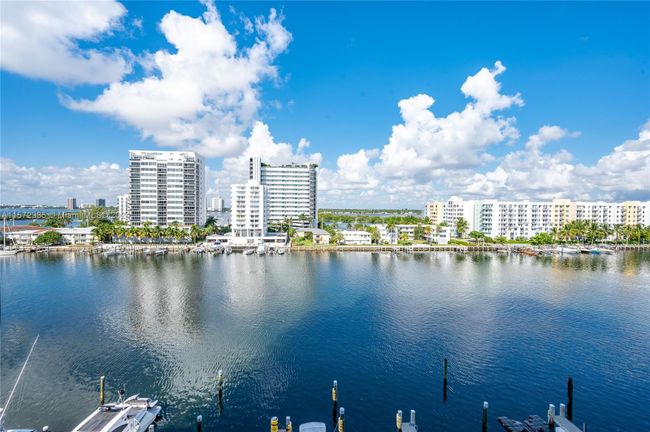 704 - 7928 East Dr, Condo with 3 bedrooms, 3 bathrooms and null parking in North Bay Village FL | Image 2