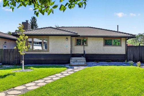 2018 Cottonwood Cres Se, Calgary, AB, T2B1R1 | Card Image