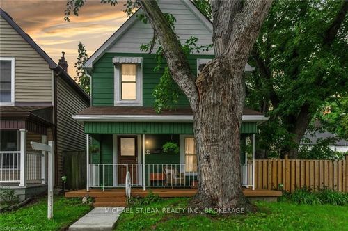 {{alt}} | Card Image