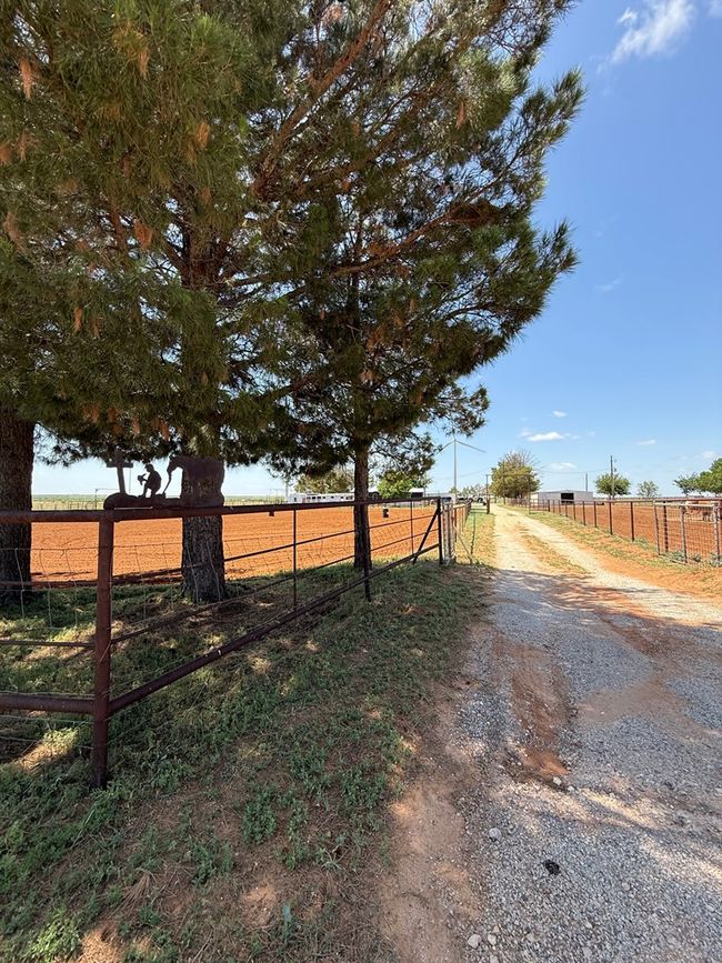 447 W Fm 1606, House other with 3 bedrooms, 2 bathrooms and 2 parking in Ira TX | Image 64