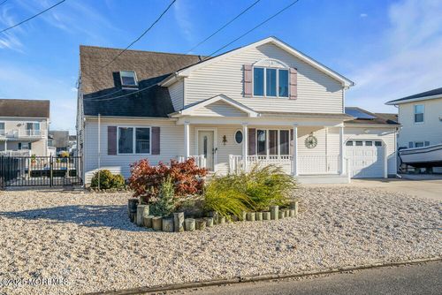826 Forepeak Dr, Forked River, NJ, 08731-3030 | Card Image