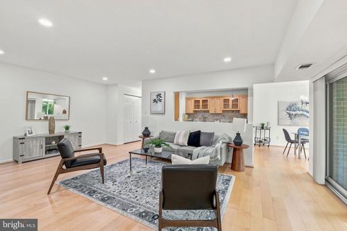 303-5809 Edson Ln, North Bethesda, MD, 20852-2921 | Card Image
