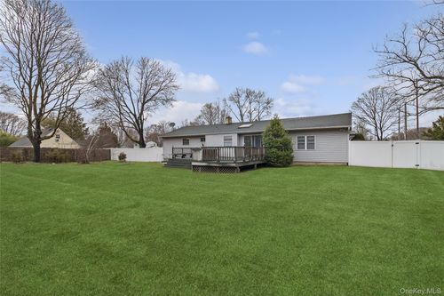 72 Jarvin Road, Brookhaven, NY, 11776 | Card Image