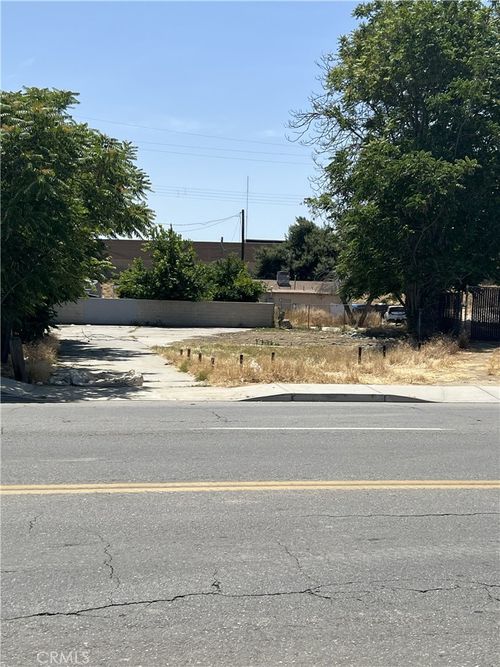 625 Brundage Ln, Bakersfield, CA, 93304-3213 | Card Image