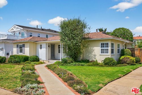 675 El Medio Ave, Pacific Palisades, CA, 90272-4226 | Card Image