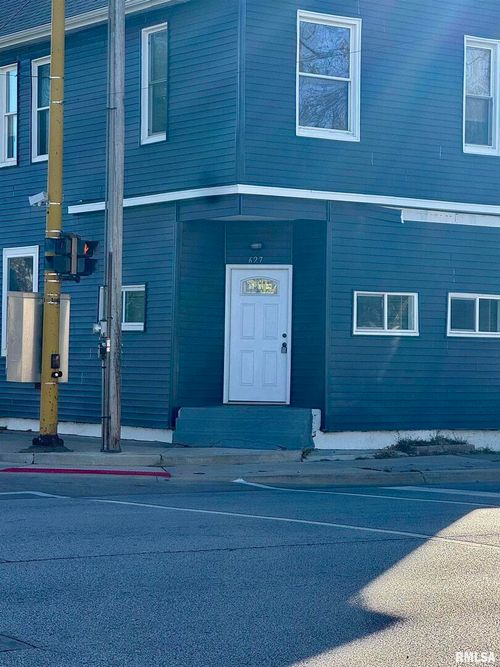 627 1/2 N Division St, Davenport, IA, 52802-1122 | Card Image