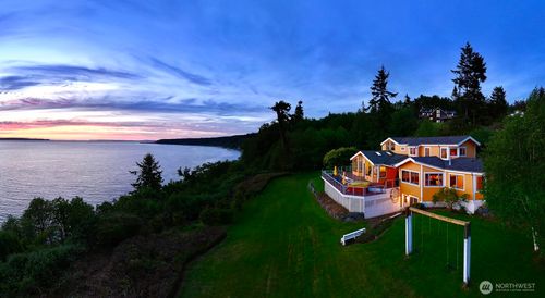 330 Susana Dr, Freeland, WA, 98249-8748 | Card Image
