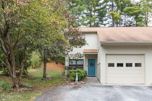 70-8400 Olde Colony Trl, Knoxville, TN, 37923-6220 | Card Image